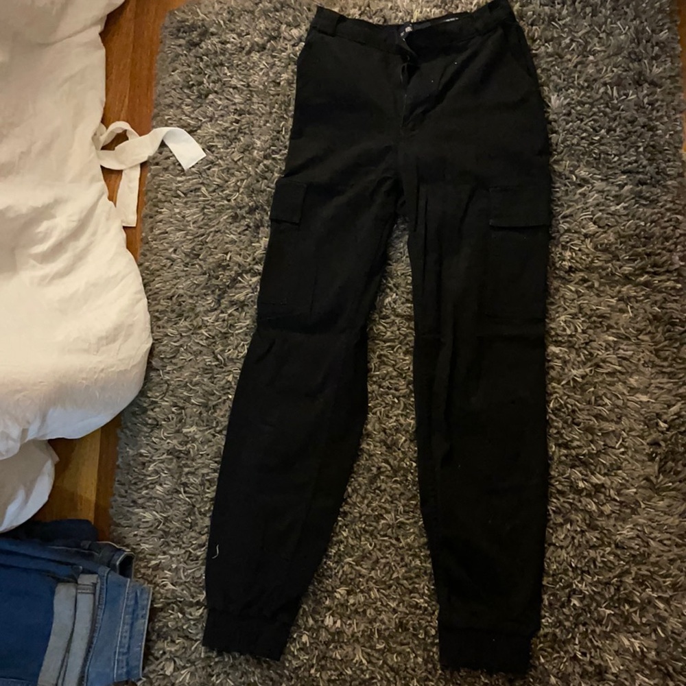 hollister ultra high-rise cargo joggers!